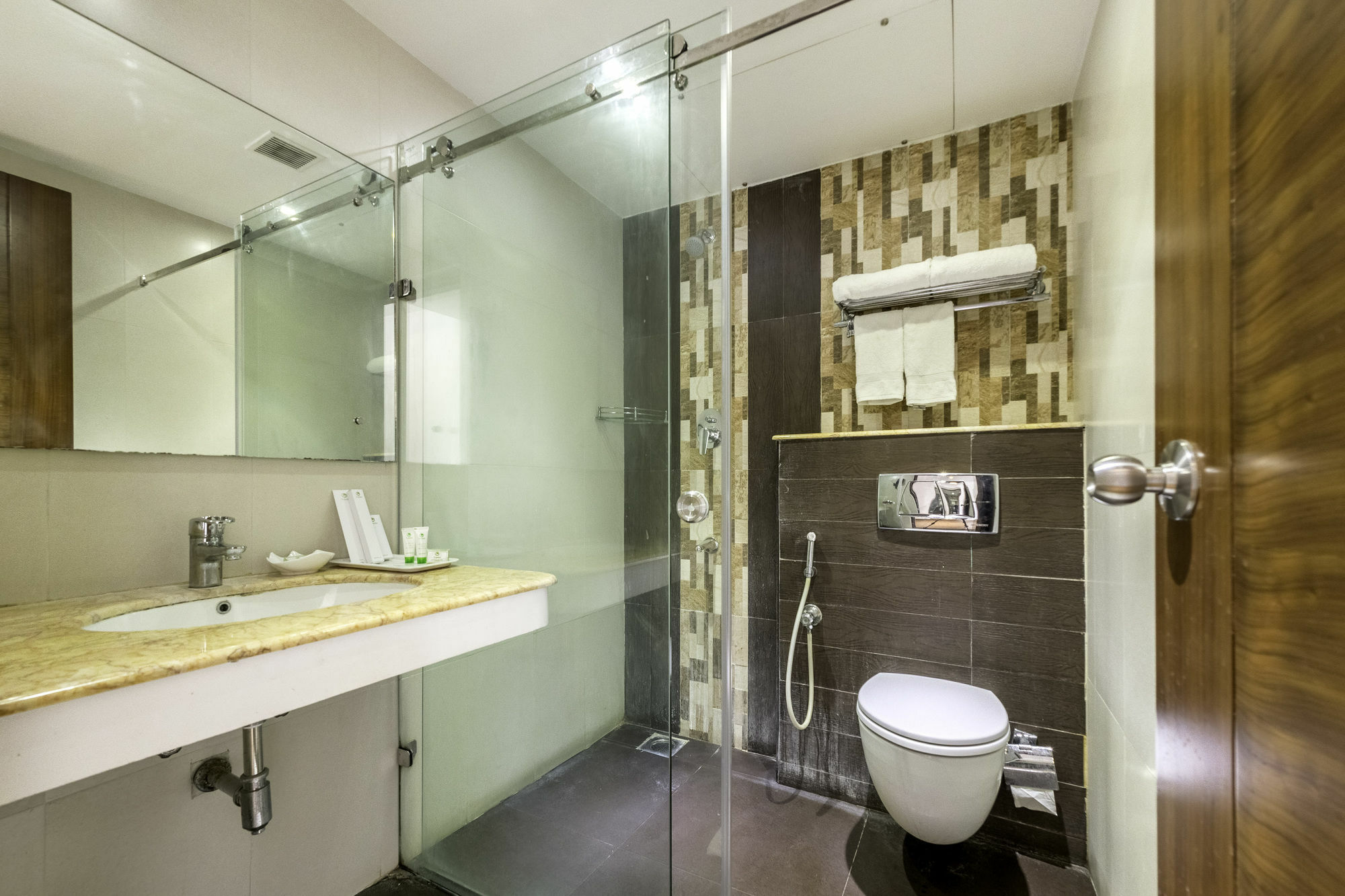 Hotel Treebo Trend J'S Five Two Boutique Čennai Exteriér fotografie